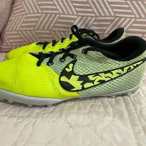 Nike cleats size 6.5 ( big boys)
